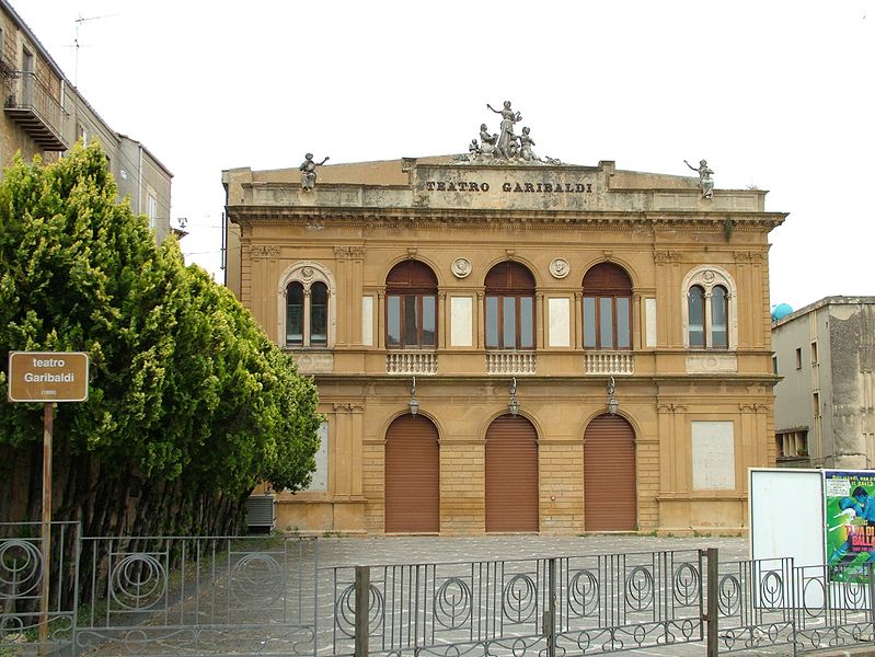 File:Piazza Armerina Teatro Garibaldi.jpg