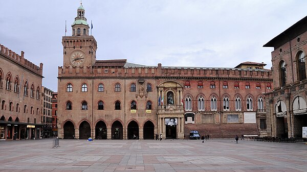 Image: Piazza Maggiore Bologna DSCN9588