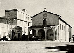 Exteriören vid Piazza Cornelia. Fotografi från år 1954.