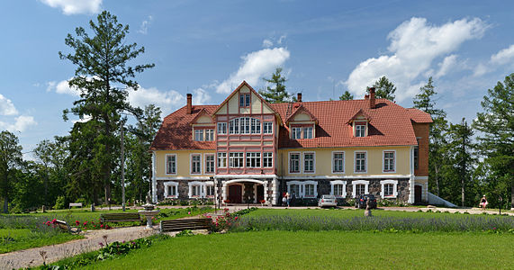Pikajärve manor main building