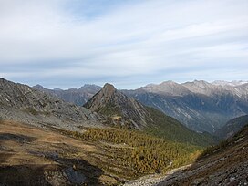 Pizzo di Campel 2376m melihat dari Passo della Forcola di Soazza, Moesa, Graubünden, Swiss - 2019-10-13.jpg