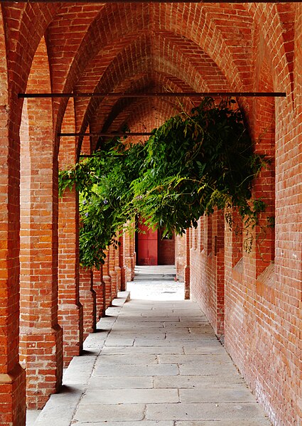 File:Pollenzo Piazza Vittorio Emanuele II Loggia.jpg