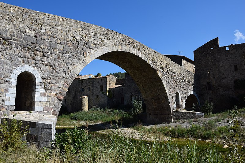 File:Pont de l'Abbaye à Lagrasse016.JPG