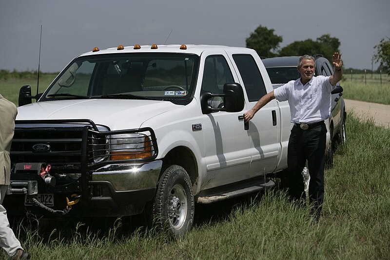 File:President George W. Bush Waves to the Media at the Bush Ranch in Crawford, Texas.jpg