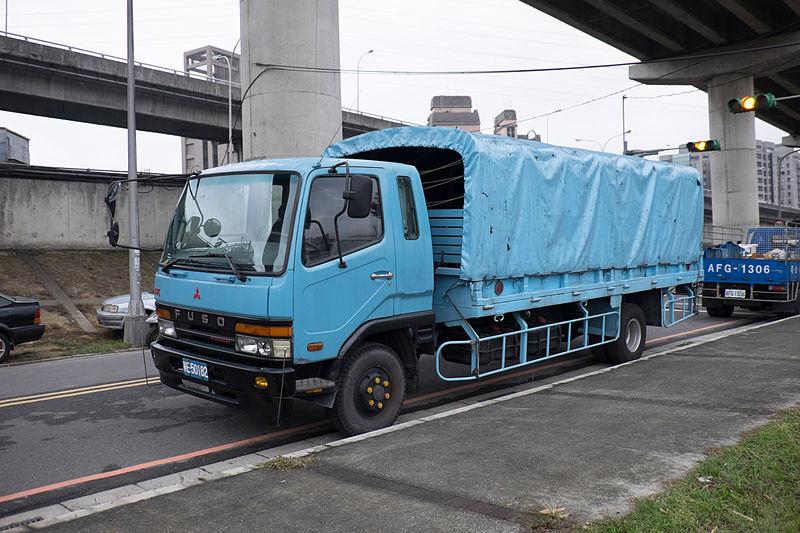 File:ROCN Fuso FK Truck Parked at Nanhu Riverside Park North 20150204.jpg