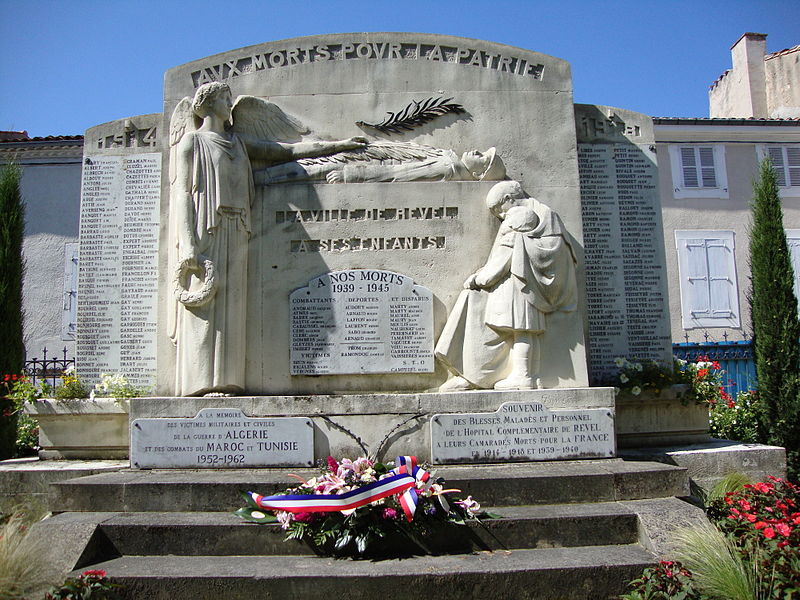 File:Revel (Haute-Garonne, Fr) monument aux morts.JPG