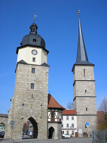 File:Riedtor und Jakobsturm Arnstadt.JPG