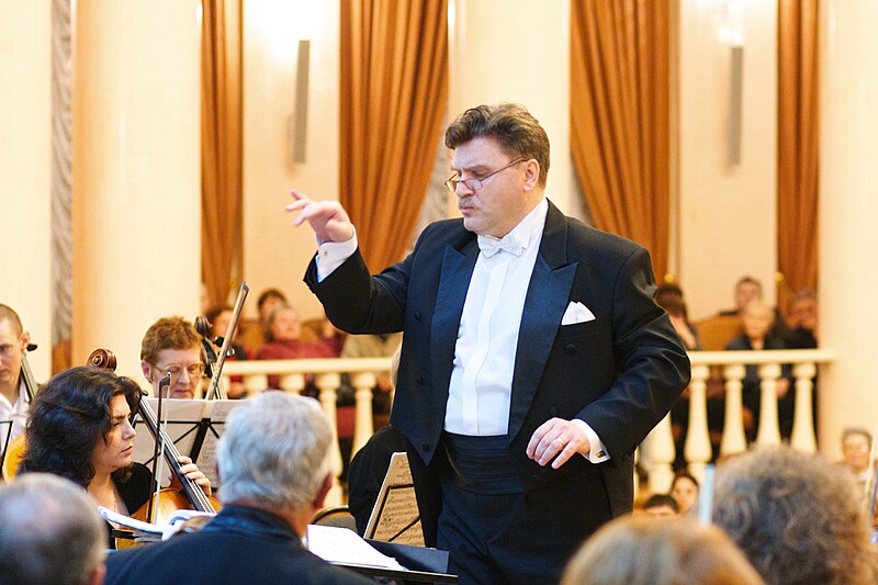 File:Roman Moiseyev conducting.jpg