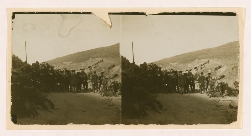 File:Russian reserves near Rocky Ridge (n.e. of Port Arthur) awaiting summons to the firing lines LCCN2005678634.tif