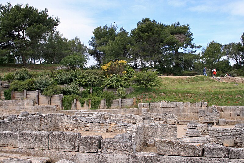 File:Saint-Rémy-de-Provence - Glanum 7.jpg