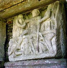 In the resurrection scene Jesus is helped leave the tomb by two angels. The bas-relief in the central niche of the calvary