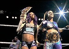 Sasha Banks และ Bayley เป็นแชมป์แท็กทีมหญิงคู่แรก