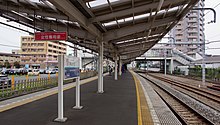 Sayamagaoka Station platform 20160917.jpg