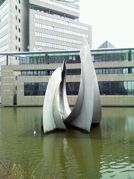 File:Sculptures near Amsterdam Bijlmer ArenA.jpg