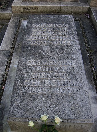 La tomba di Clementine ed il suo marito Winston Churchill a Bladon, Woodstock Oxfordshire.