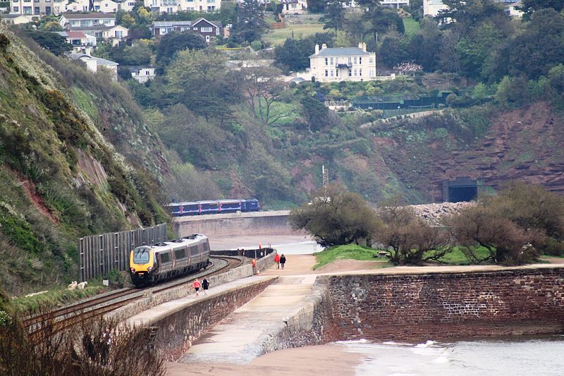 File:Sprey Point - CrossCountry class 220 passing fGWR class 43.JPG