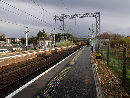 Stepps railway station 20151113