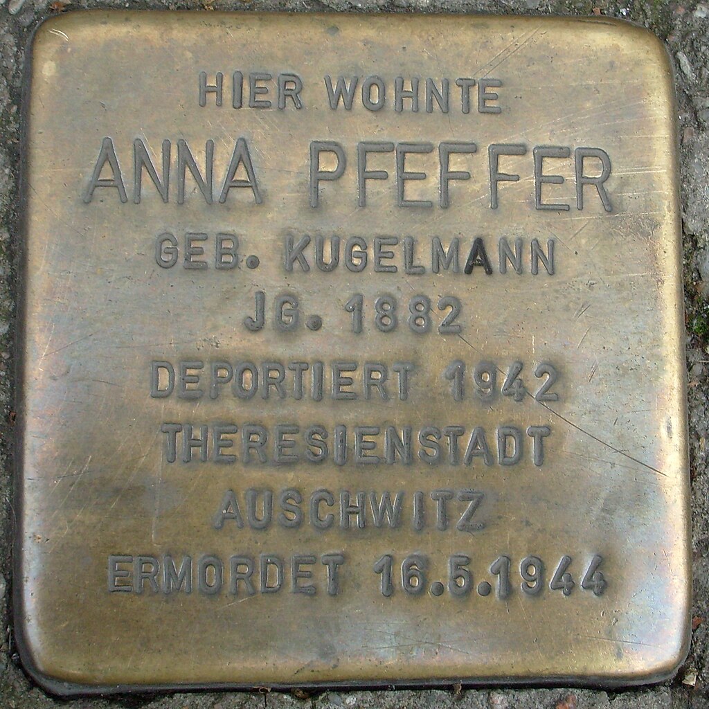 Stolperstein Gießen Marktplatz 11 Anna Pfeffer.JPG