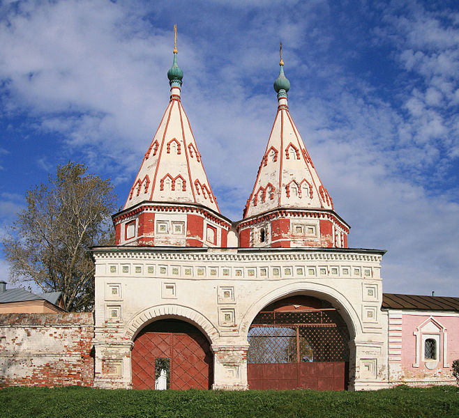 File:Suzdal Gate 4117b.JPG