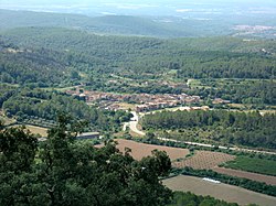 Pohled na Terrades, z hory Santa Magdalena