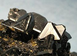 Tétraédrite-Chalcopyrite-Sphalérite-251531.jpg