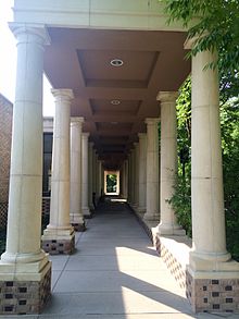 A colonnade The Hun School of Princeton colonnade.jpg