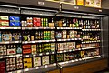 Полки с продуктами в магазине Amazon Go