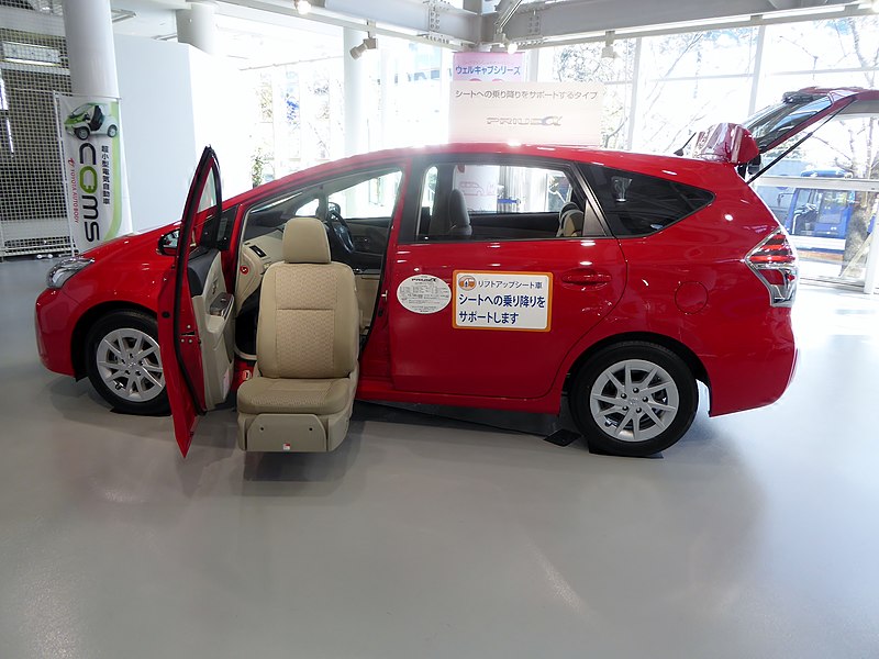 File:The leftside of Toyota PRIUS α (ZVW40) Welcab passenger seat lift-up vehicle.JPG