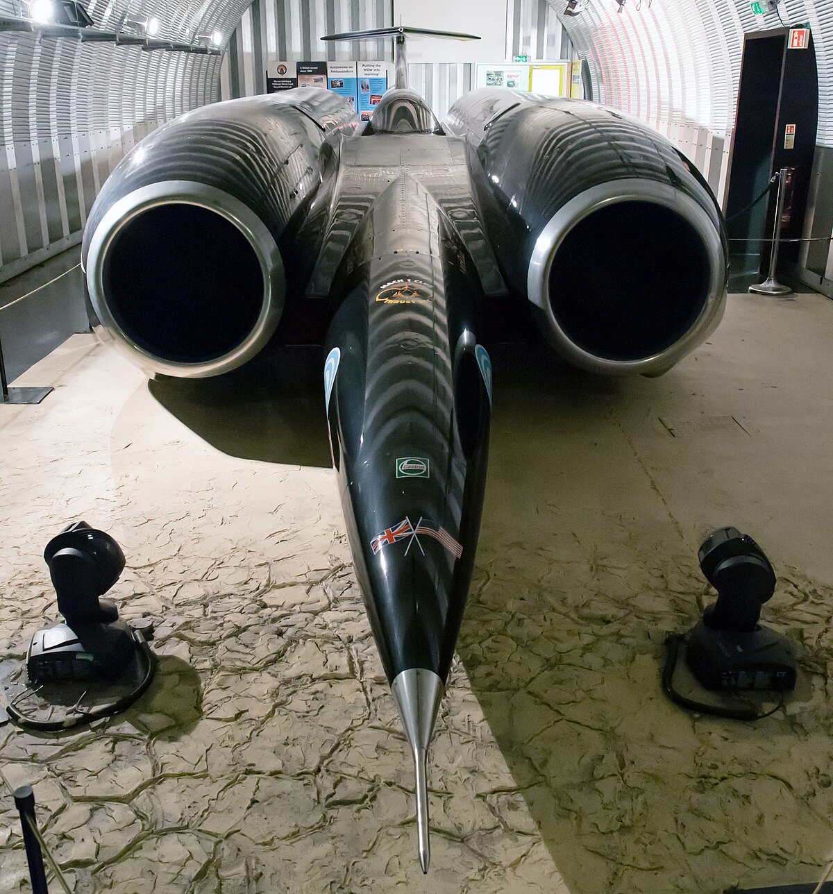 je le savais... 1200px-ThrustSSC_front-upper_Coventry_Transport_Museum