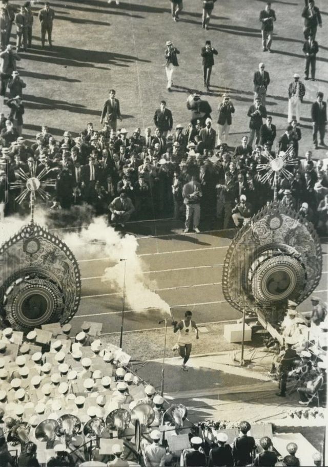 1964年東京オリンピックの聖火リレー - Wikipedia