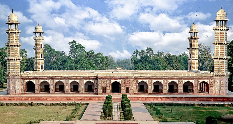 Pakistan, possibly designed by Nurjehan (1577–1645, born Afghanistan), Shahdara, Tomb of Jahangir, 1627–1637, Lahore.