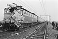 Treinongeluk bij IJsselbrug (Arnhem) de beschadigde sneltrein, Bestanddeelnr 929-5972.jpg