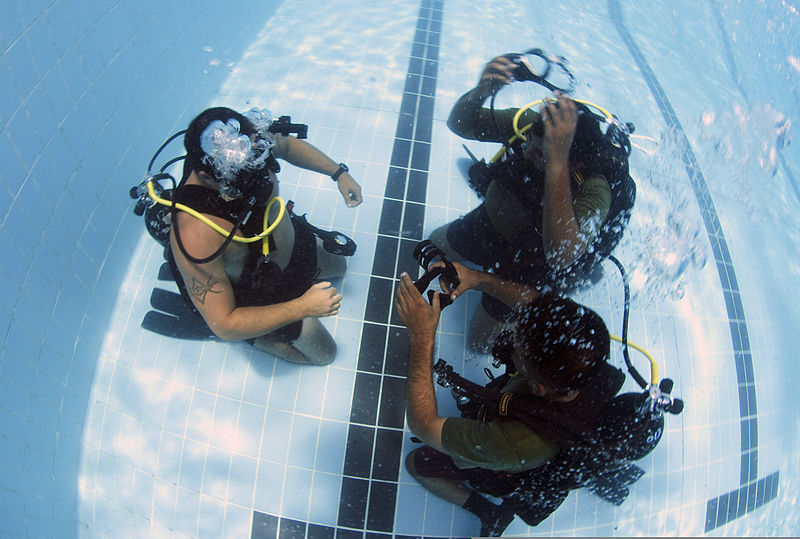 File:U.S. Navy Chief Navy Diver Aaron Knight, left, assigned to Commander, Task Group (CTG) 56 110613-N-OT964-268.jpg