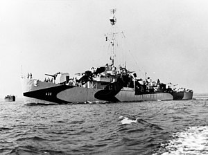 USS Straus (DE-408) underway off Boston, Massachusetts (USA), on 8 June 1944 (NH 91911).jpg