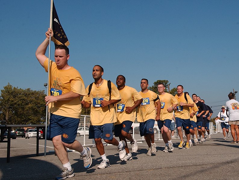 File:US Navy 050910-N-9568D-002 Chief petty officers (CPOs) and CPO selectees near the finish line at the Run with the Chiefs 8K Race.jpg