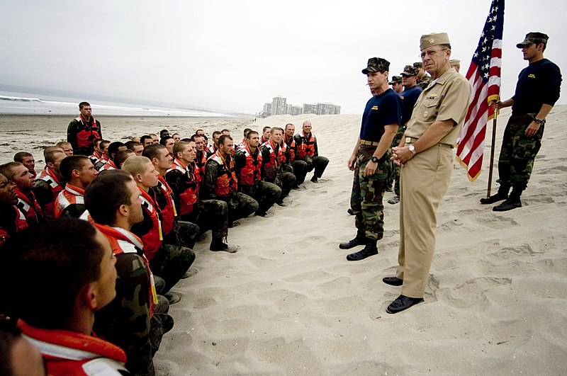 File:US Navy 070720-N-0696M-088 Chief of Naval Operations (CNO) Adm. Mike Mullen prepares to secure students of Basic Under Water Demolition Seal Training (BUDS) Class 266 from the Hell Week portion of their training.jpg