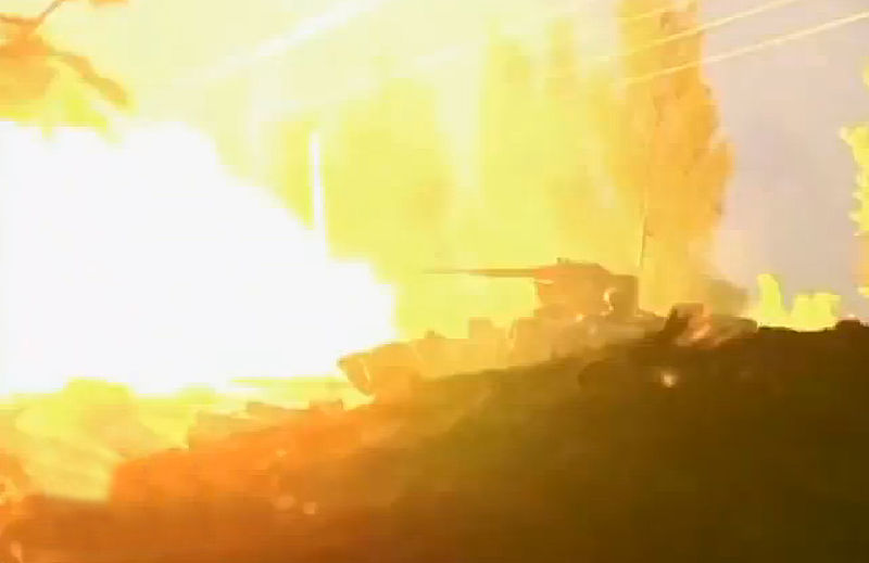 File:Ukrainian army self-propelled field gun firing in Donbass.jpg