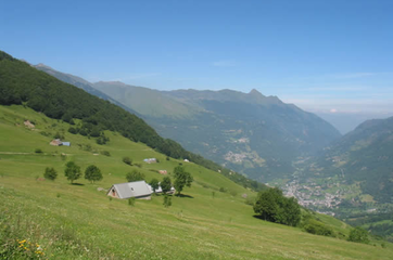 Français : Vallée en dessous de Barèges