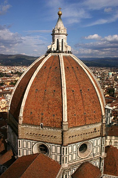 ファイル:View of the Duomo's dome, Florence.jpg