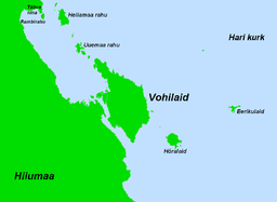 Ett smalt sund skiljer Vohalaid från Dagö (Hiiumaa). Andra öar i Hares sund (Hari kurk) är Hellamaa rahu, Höralaid och Eerikulaid.