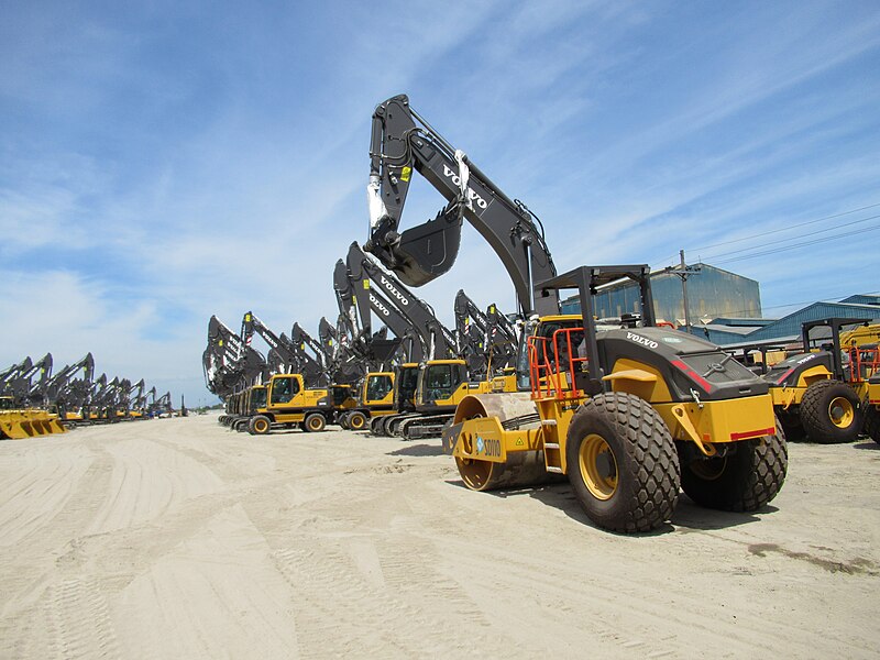 File:Volvo and SDLG Construction vehicles Calumpit 4543.jpg