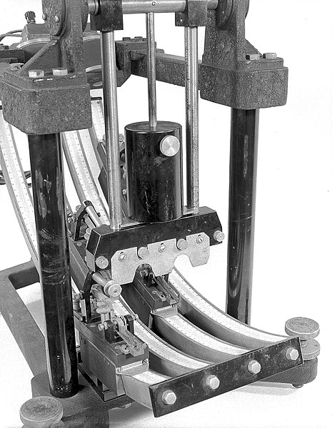 File:Von Helmholtz' pendulum. Wellcome L0010380.jpg