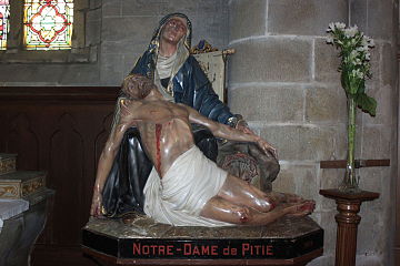 Statue Notre-Dame de Pitié.