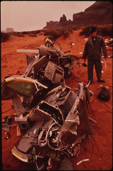 File:WRECKAGE OF AN ARMY HELICOPTER ASSIGNED TO CLEAN-UP OF THE SAN JUAN RIVER OIL SPILL - NARA - 545685.tif