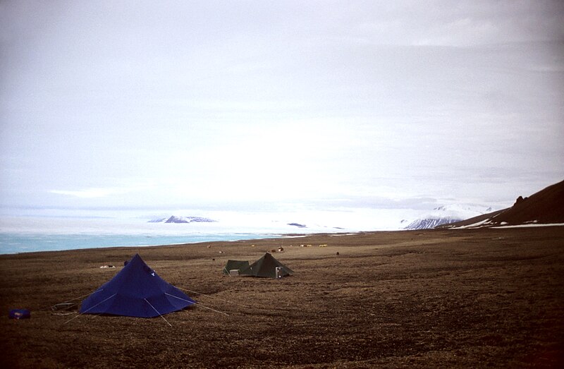 File:Ward Hunt Island, Ice Shelf 01.jpg