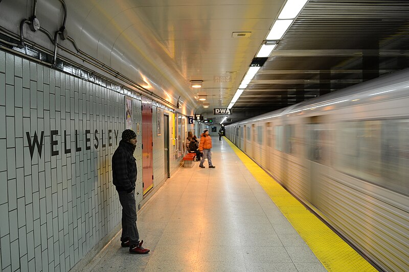 File:WellesleySubwayStation.jpg