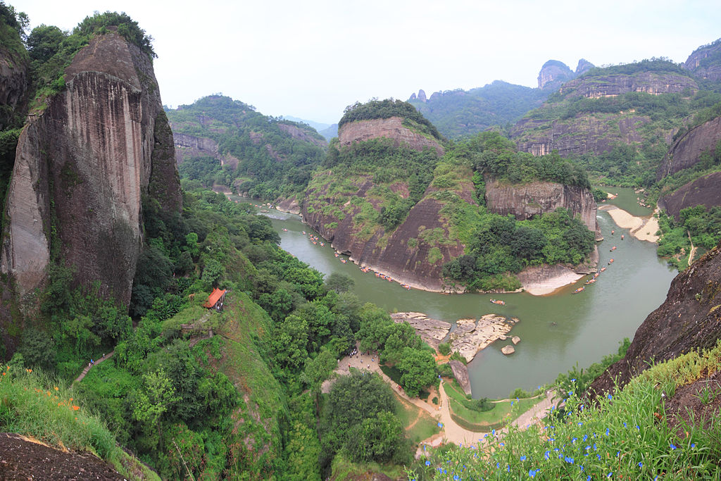 Wuyi-Gebirge: Fluss der Neun Windungen (gemischtes UNESCO-Welterbe in China). Wuyi Shan Fengjing Mingsheng