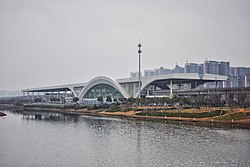 滾子河畔から望む孝感東駅