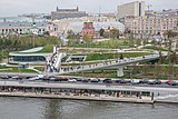 Zaryadye-Landschaftspark, geschaffen nach den Prinzipien des natürlichen Urbanismus mit künstlichen Mikroklimata[12]