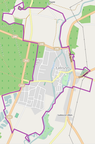 Mapa konturowa Łabiszyna, po prawej znajduje się punkt z opisem „Kościół św. Mikołajaw Łabiszynie”